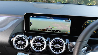 Used Mercedes B-Class - screen