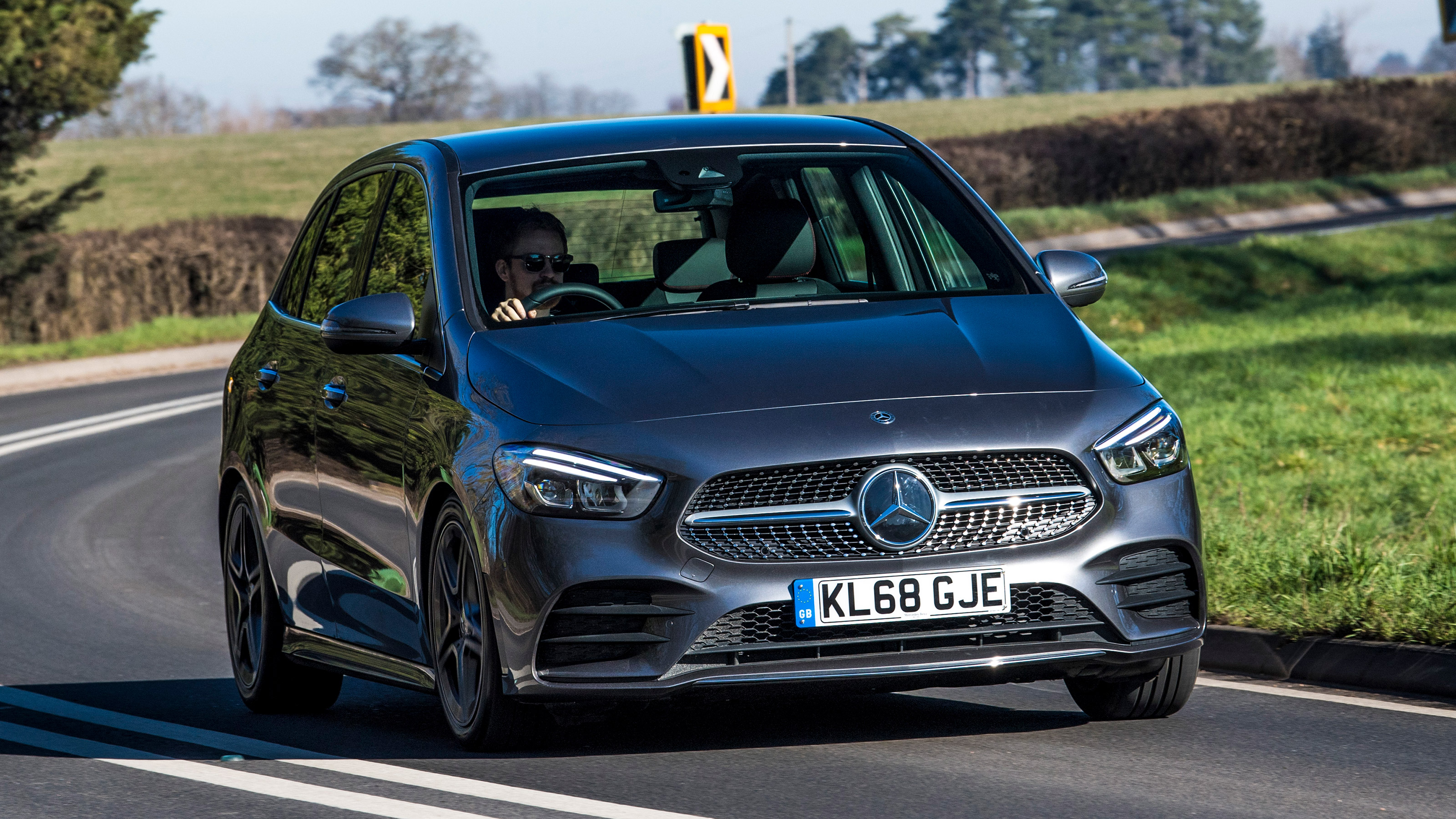 Used Mercedes B-Class - front action