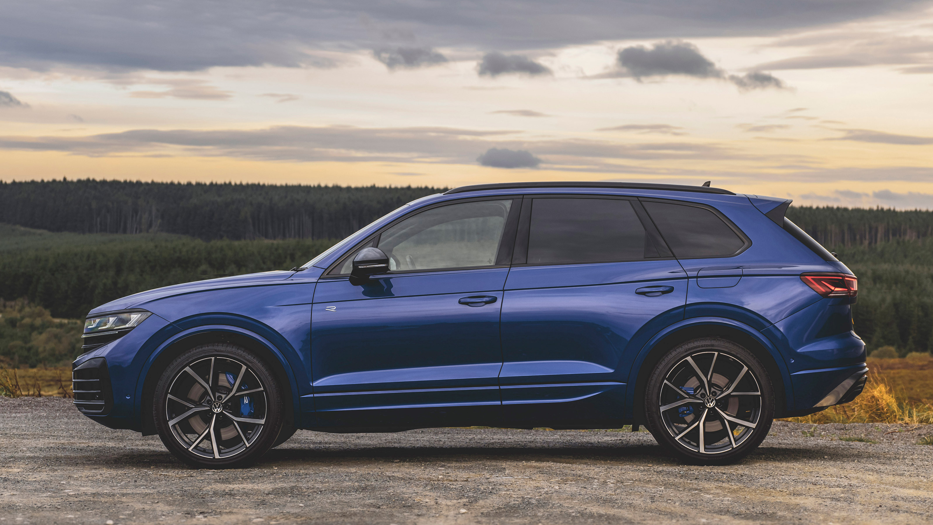 Volkswagen Touareg R - side
