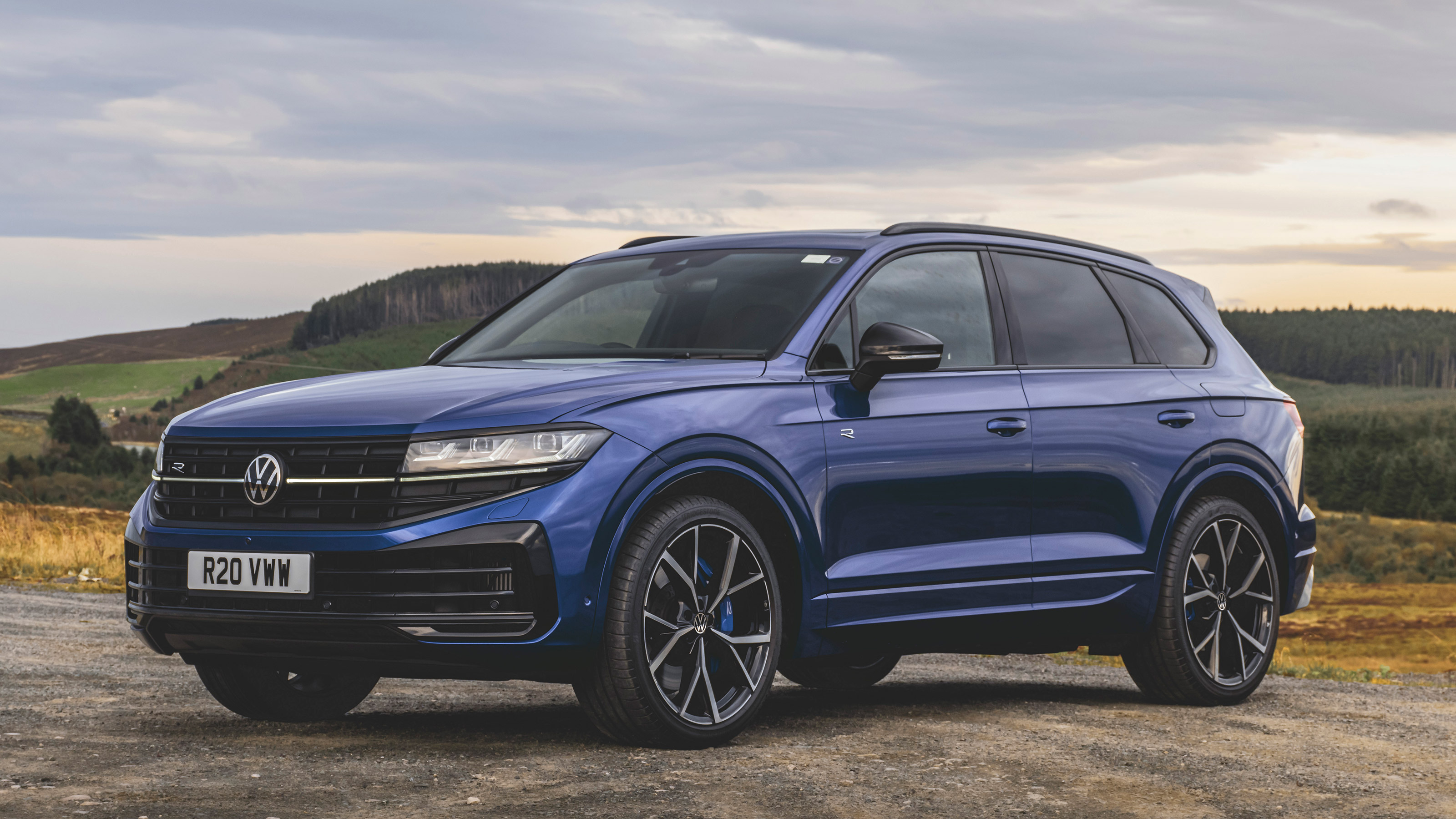 Volkswagen Touareg R - front static