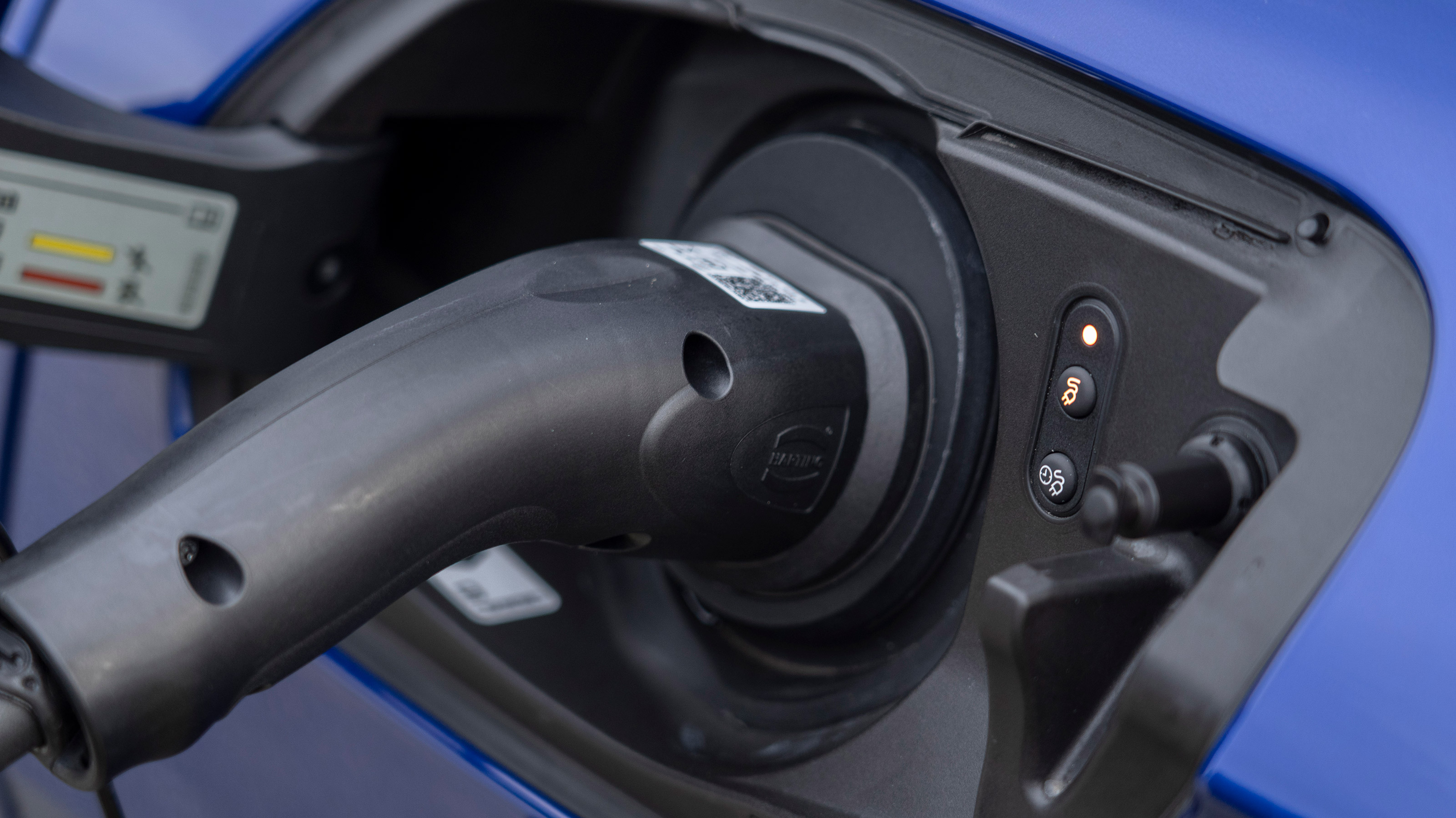 Volkswagen Touareg R - charging