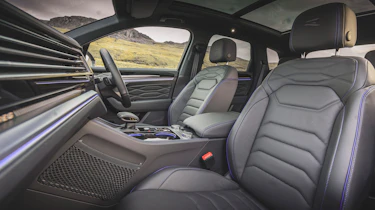 Volkswagen Touareg R - front seats