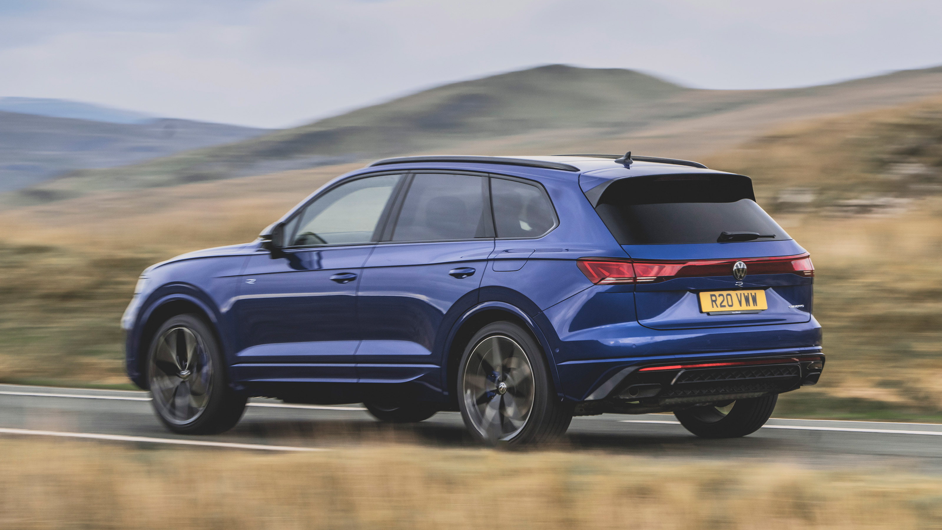 Volkswagen Touareg R - rear cornering