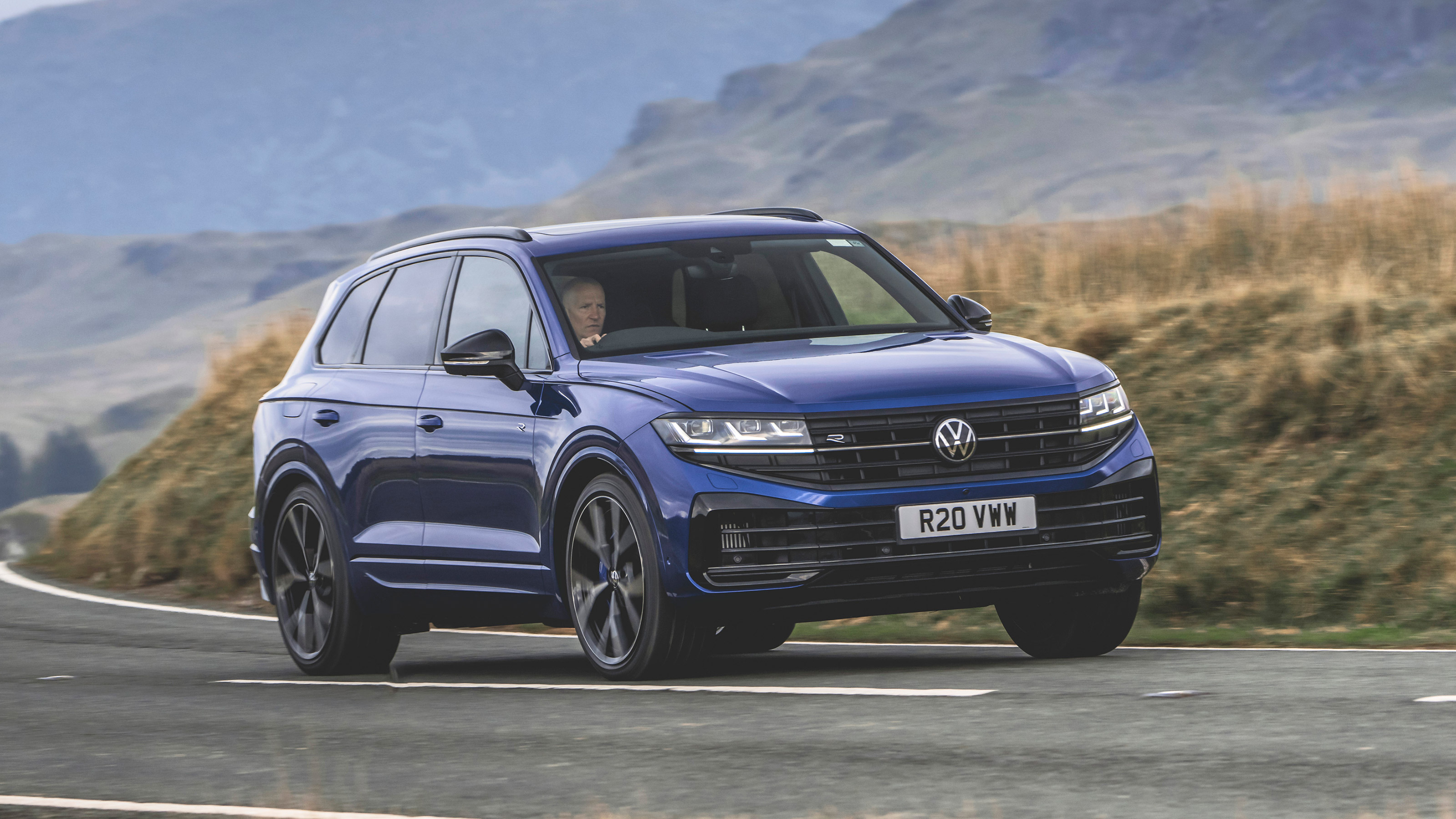 Volkswagen Touareg R - front cornering