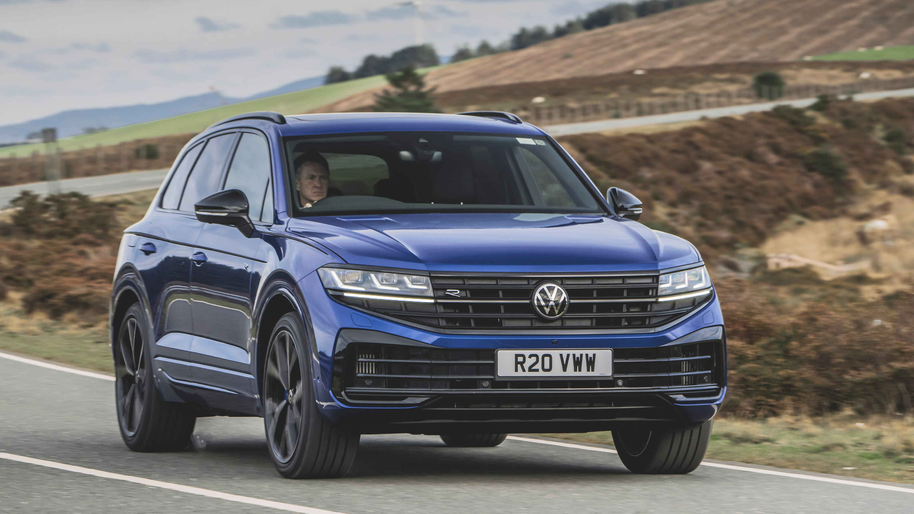 Volkswagen Touareg R - front action