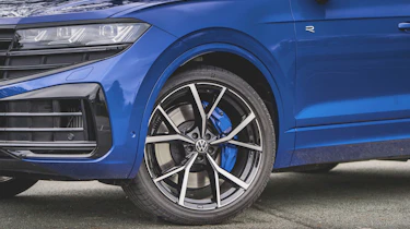 Volkswagen Touareg R - front wheel