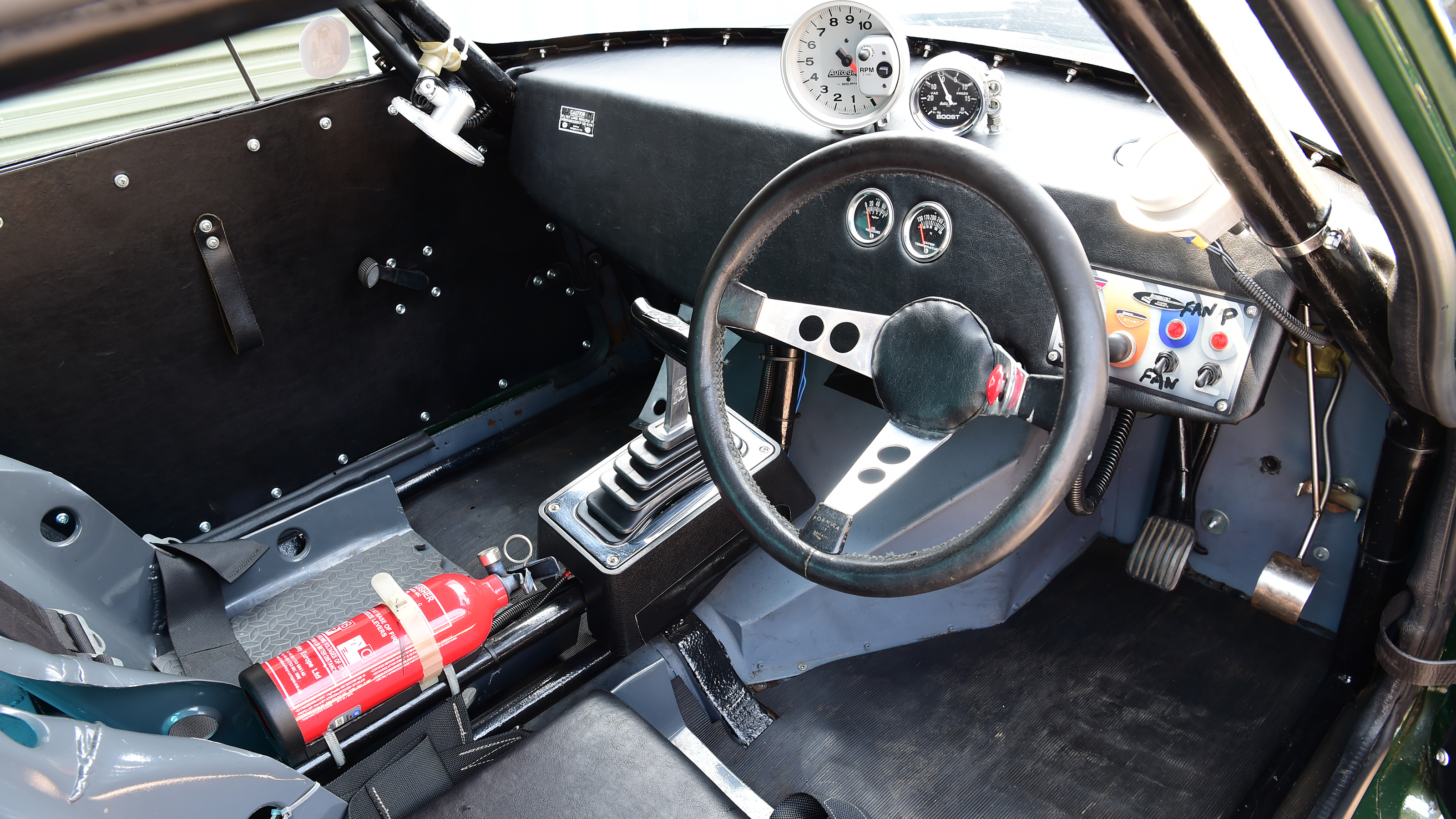 'Ain't no Saint' Volvo P1800 - interior