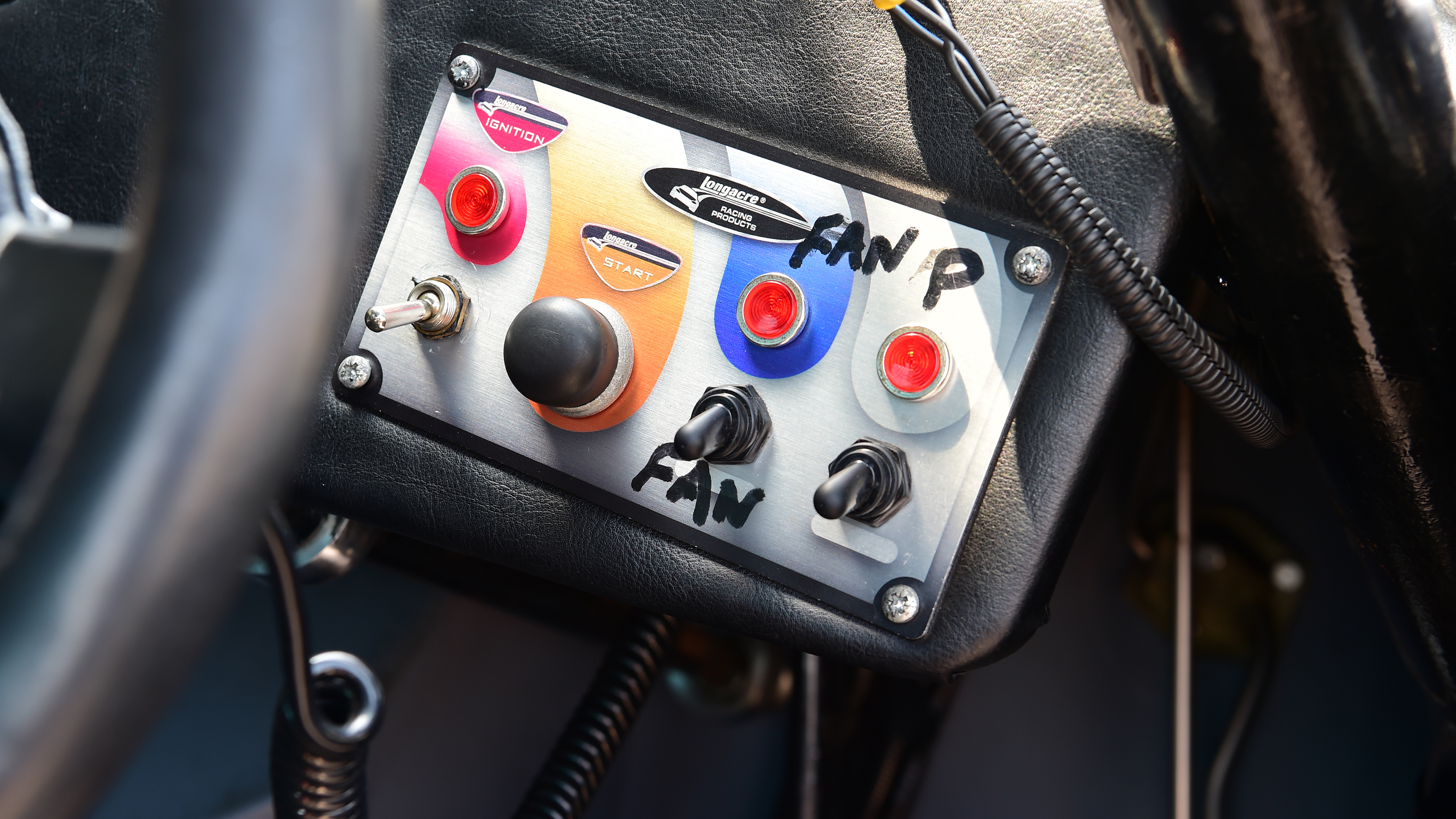 'Ain't no Saint' Volvo P1800 - switchgear