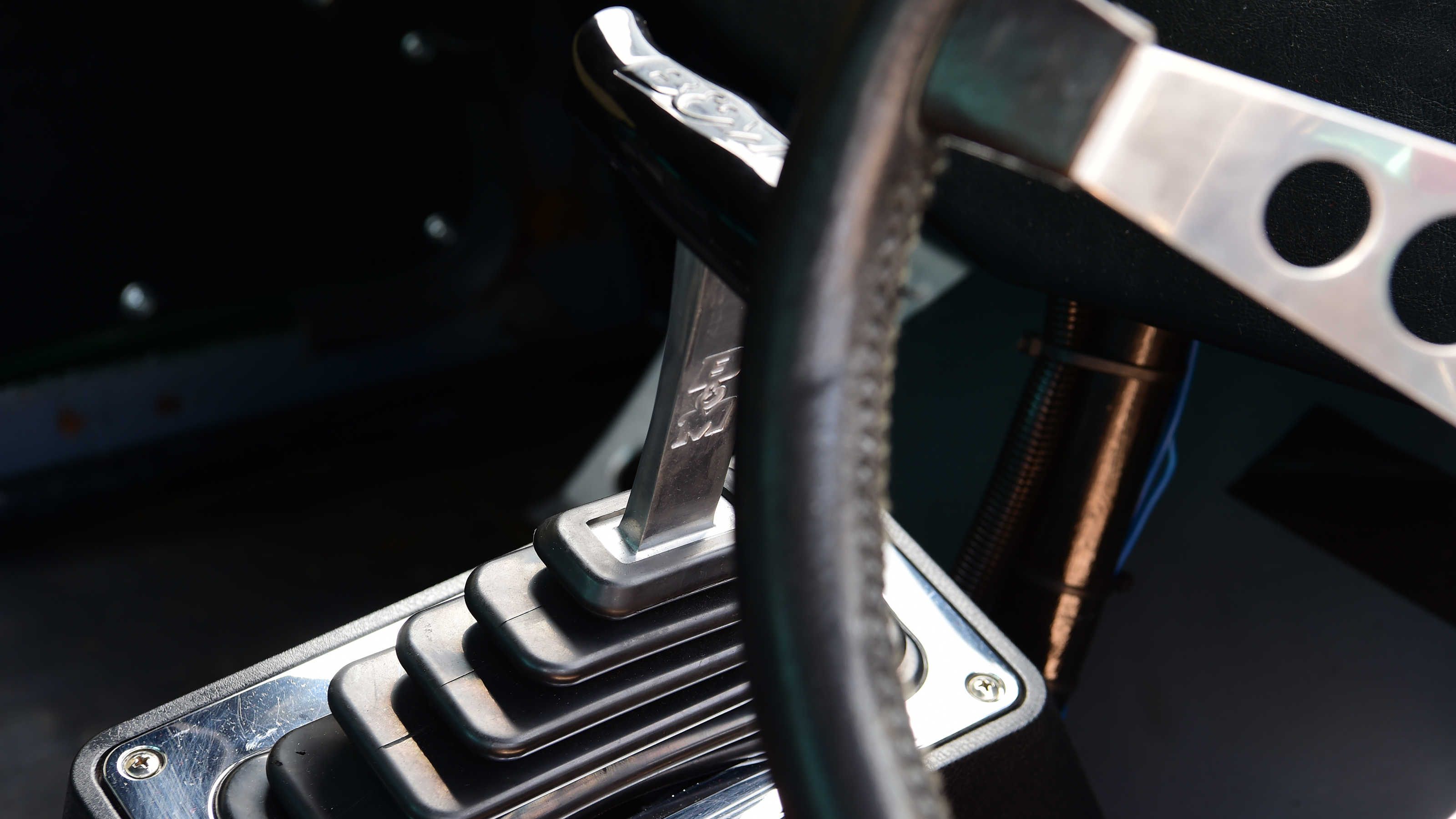 'Ain't no Saint' Volvo P1800 - gearstick
