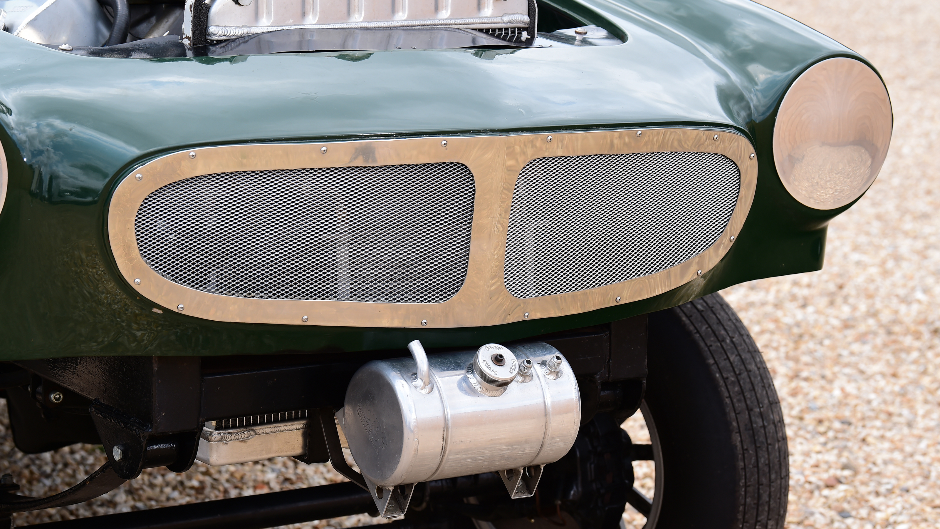 'Ain't no Saint' Volvo P1800 - front grille
