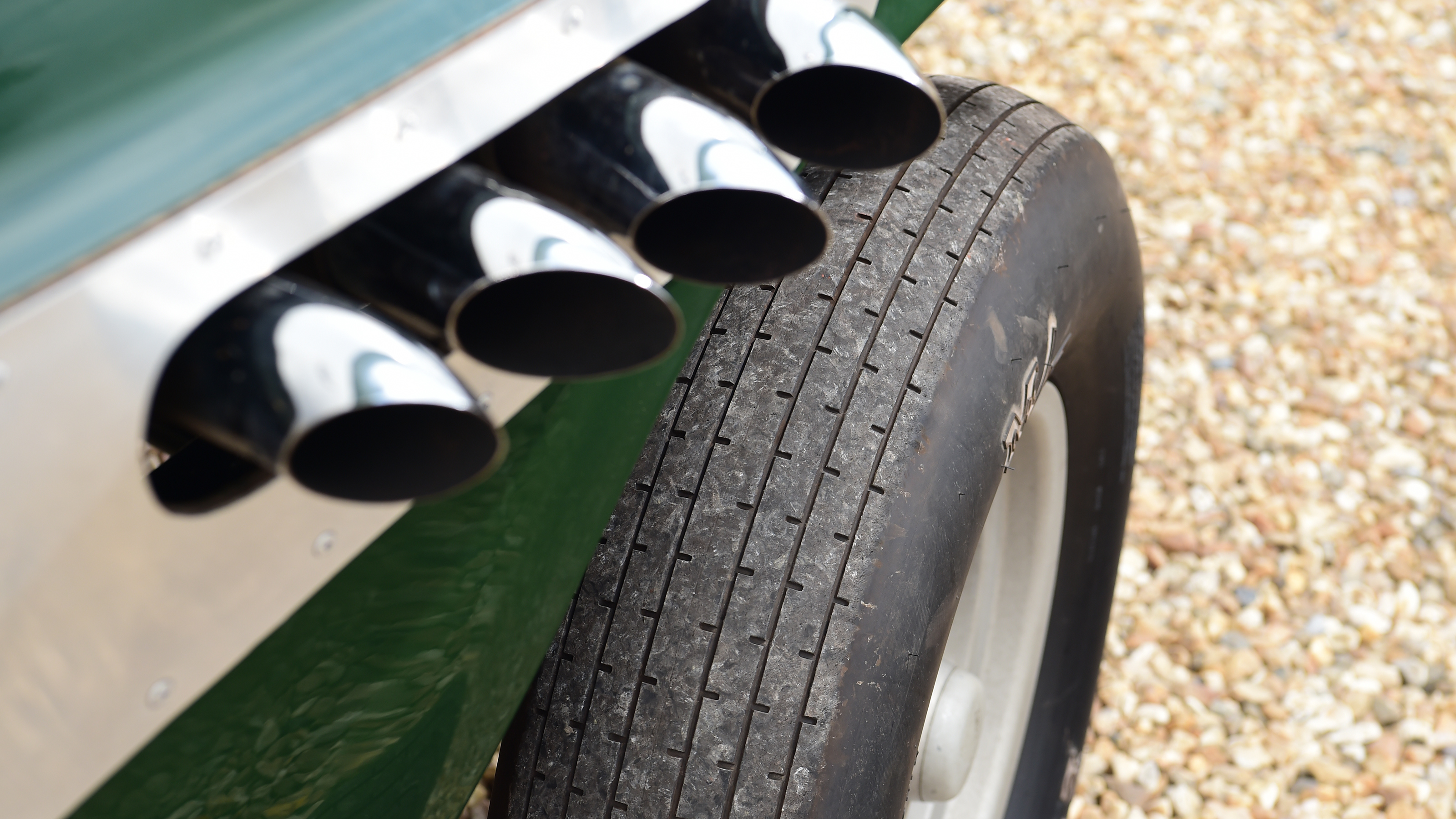 'Ain't no Saint' Volvo P1800 - exhausts