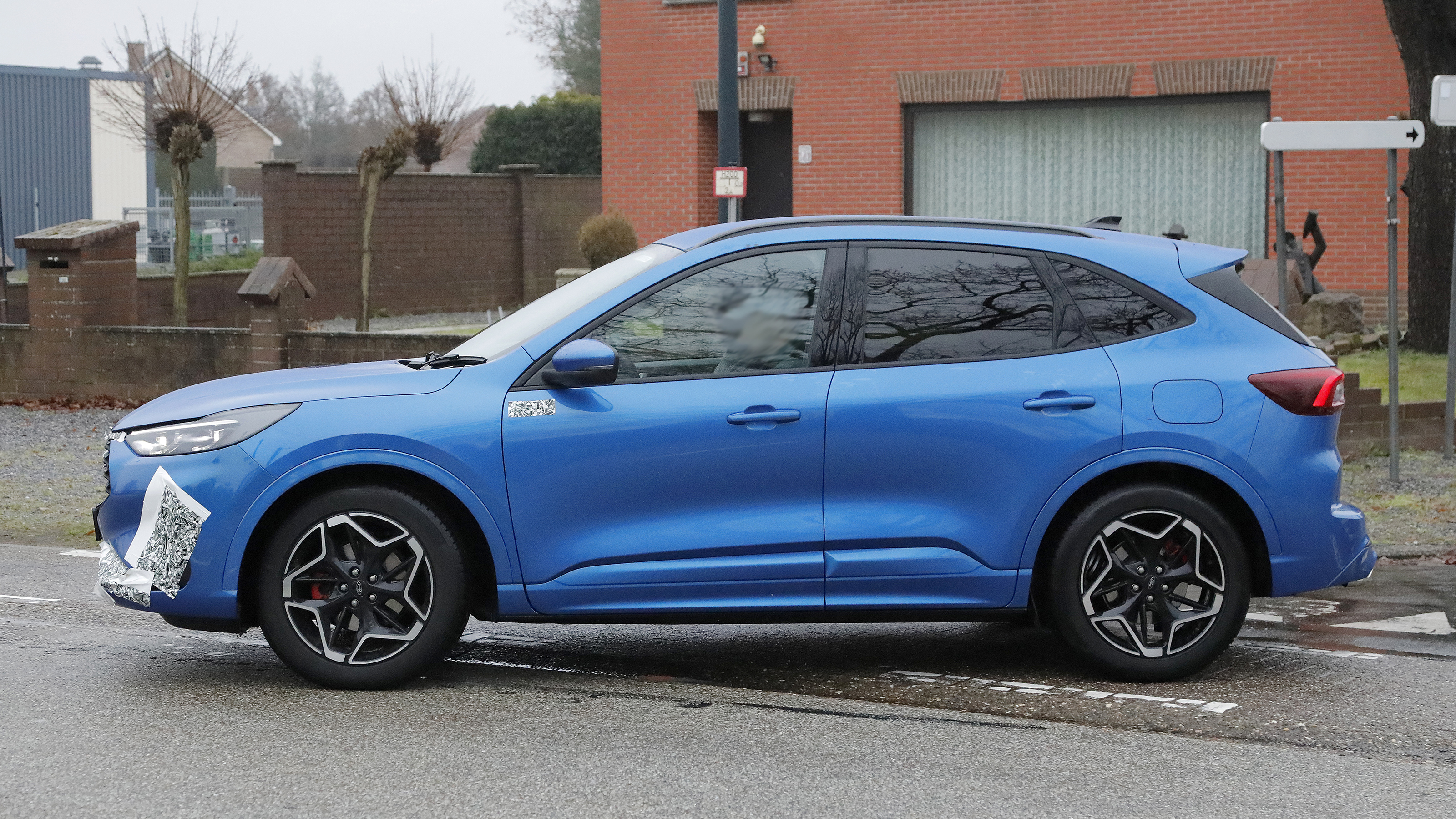 2024 Ford Kuga facelift in ST-Line trim - side 