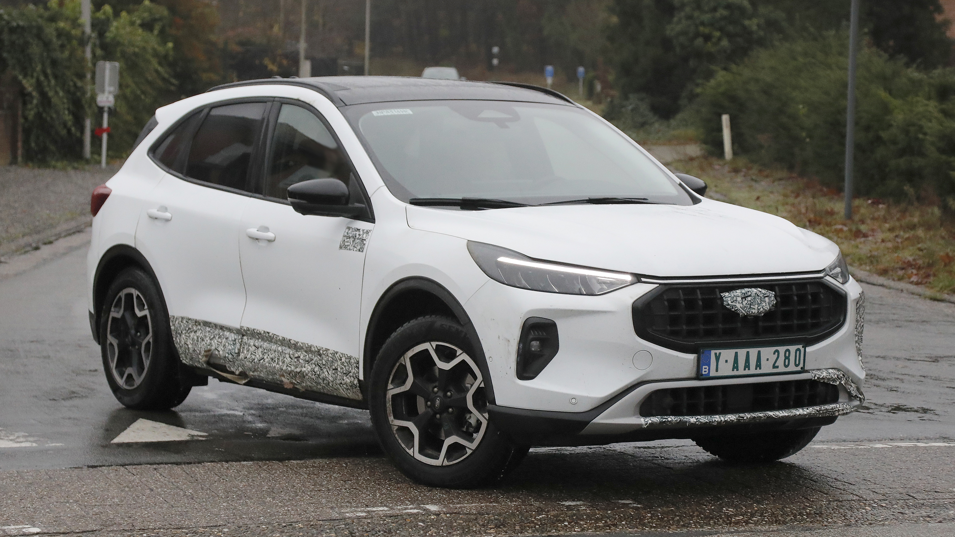 2024 Ford Kuga facelift - front 