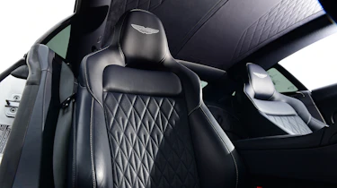 Aston Martin DB12 - seats