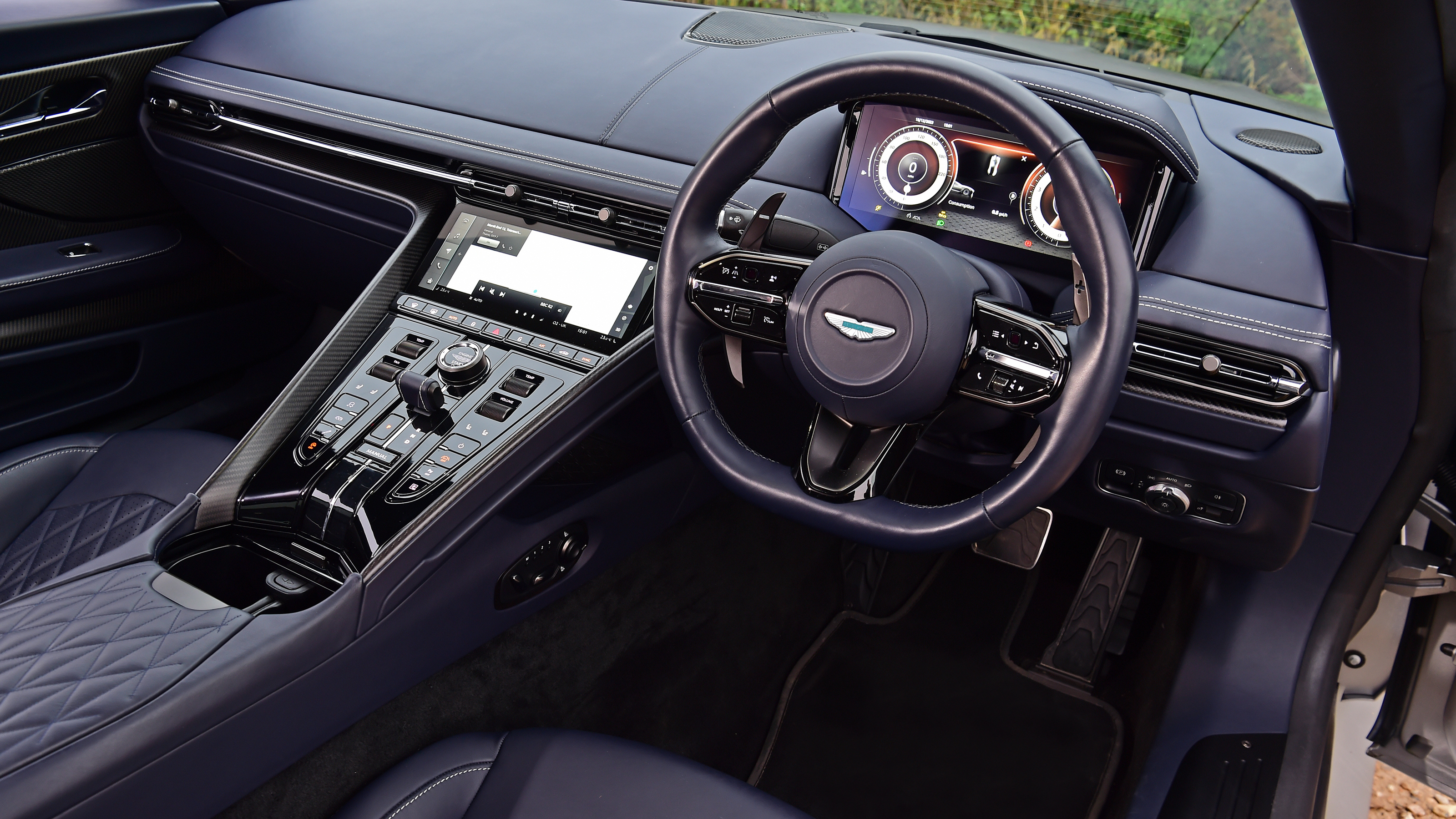 Aston Martin DB12 - dashboard