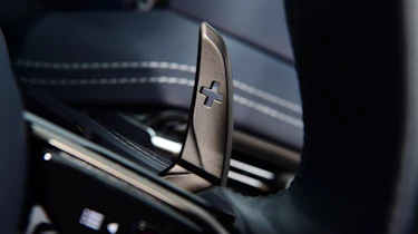 Aston Martin DB12 - gearshift paddle