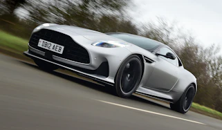 Aston Martin DB12 - front tracking