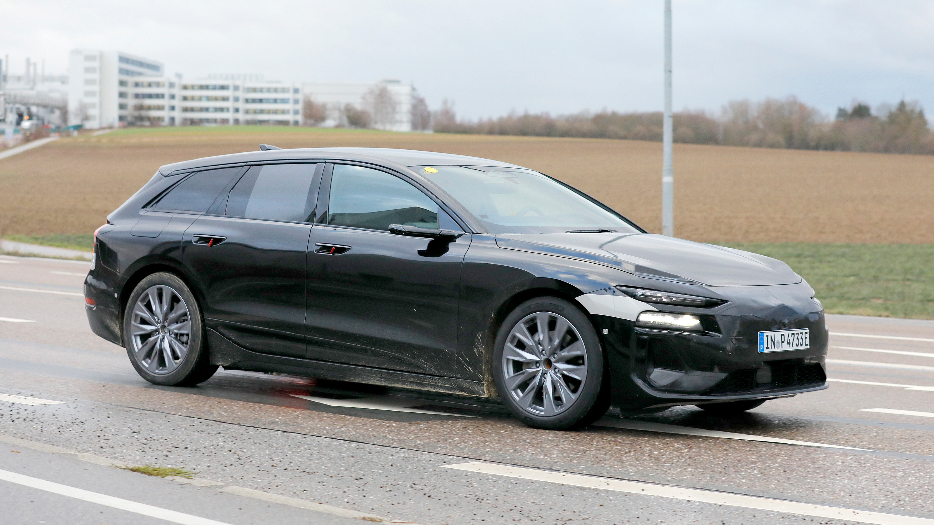 Audi A6 Avant e-tron spy shots - side 