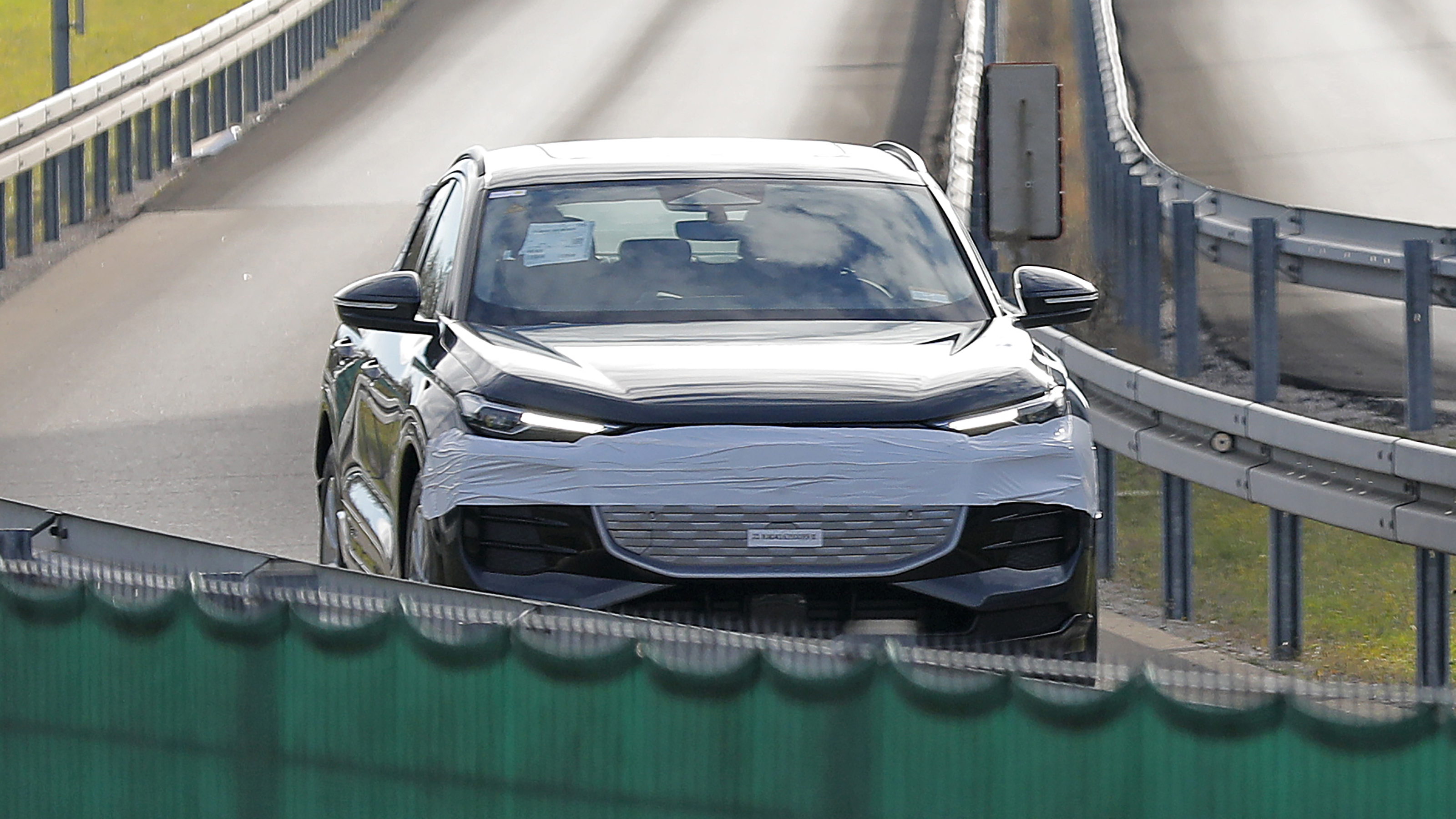 Audi Q6 e-tron Sportback (camouflaged) - front cornering