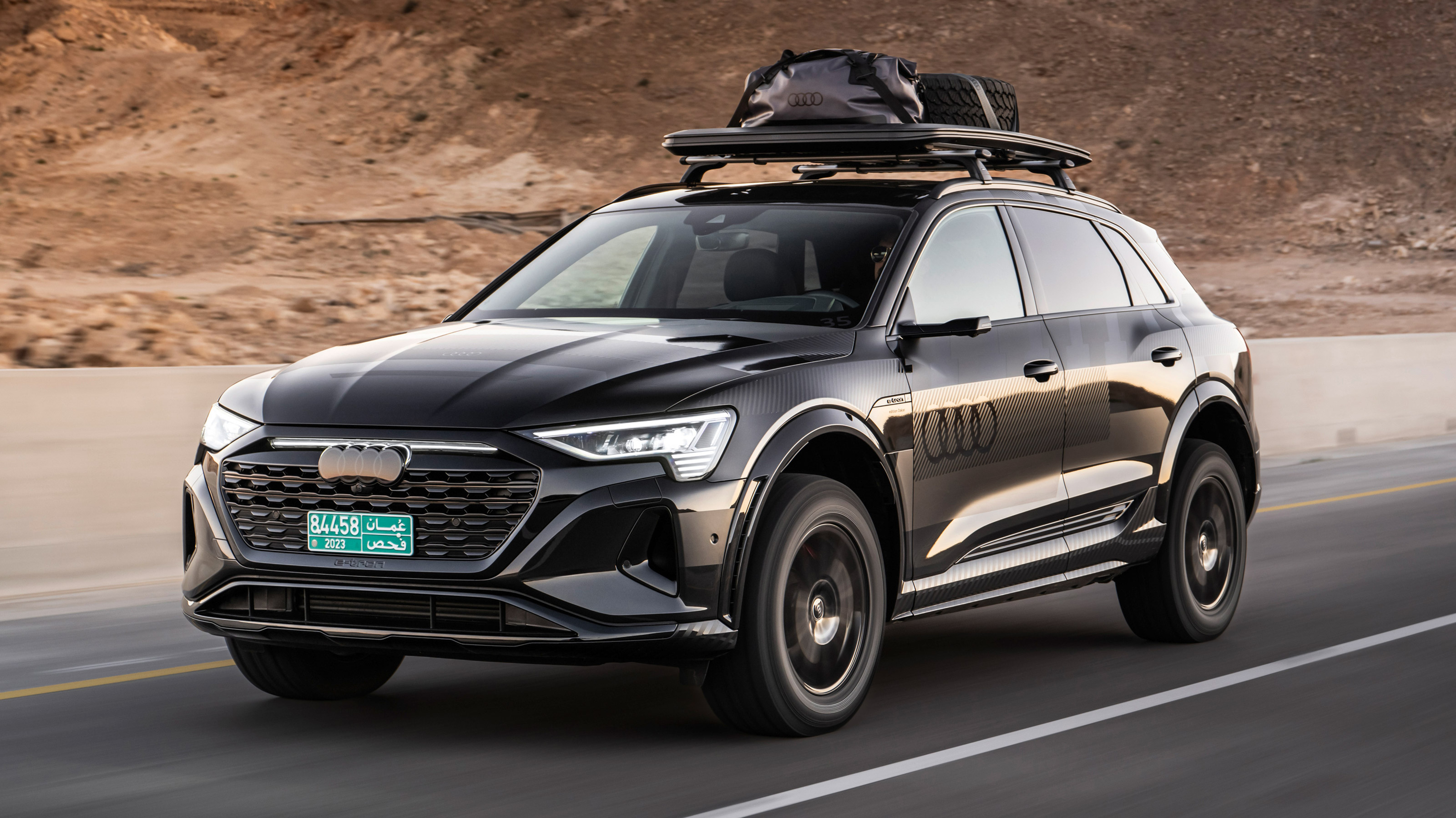 Audi Q8 e-tron Dakar Edition - front