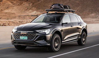 Audi Q8 e-tron Dakar Edition - front