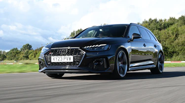Audi RS 4 Avant vs BMW M3 Touring - Audi front tracking