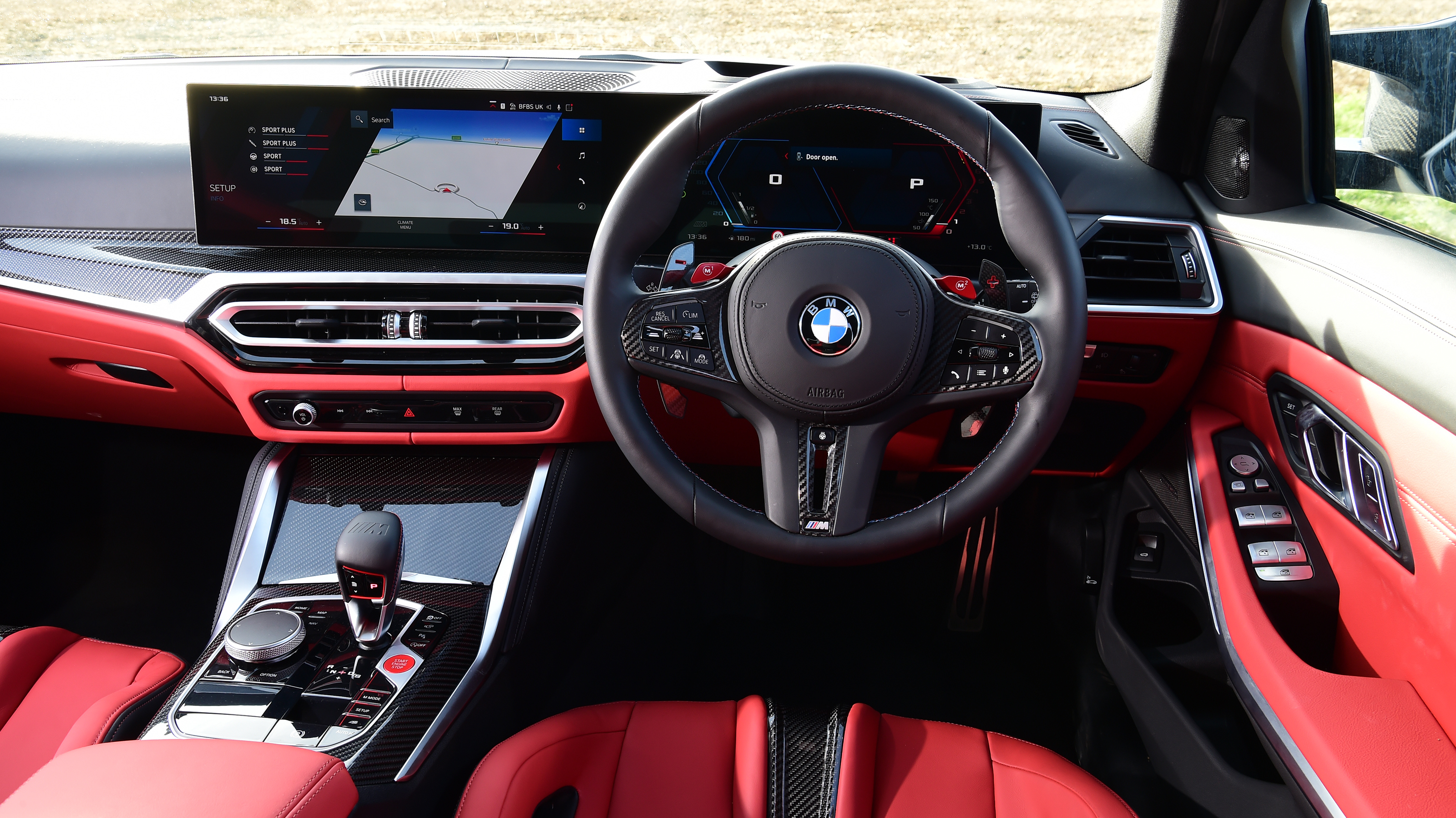 Audi RS 4 Avant vs BMW M3 Touring - BMW interior 