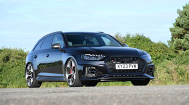 Audi RS 4 Avant vs BMW M3 Touring - Audi front static