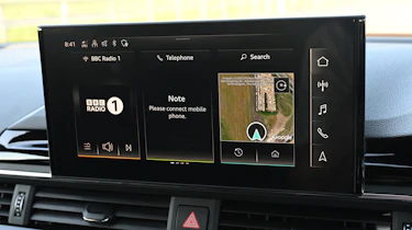 Audi RS 4 Avant vs BMW M3 Touring - Audi infotainment