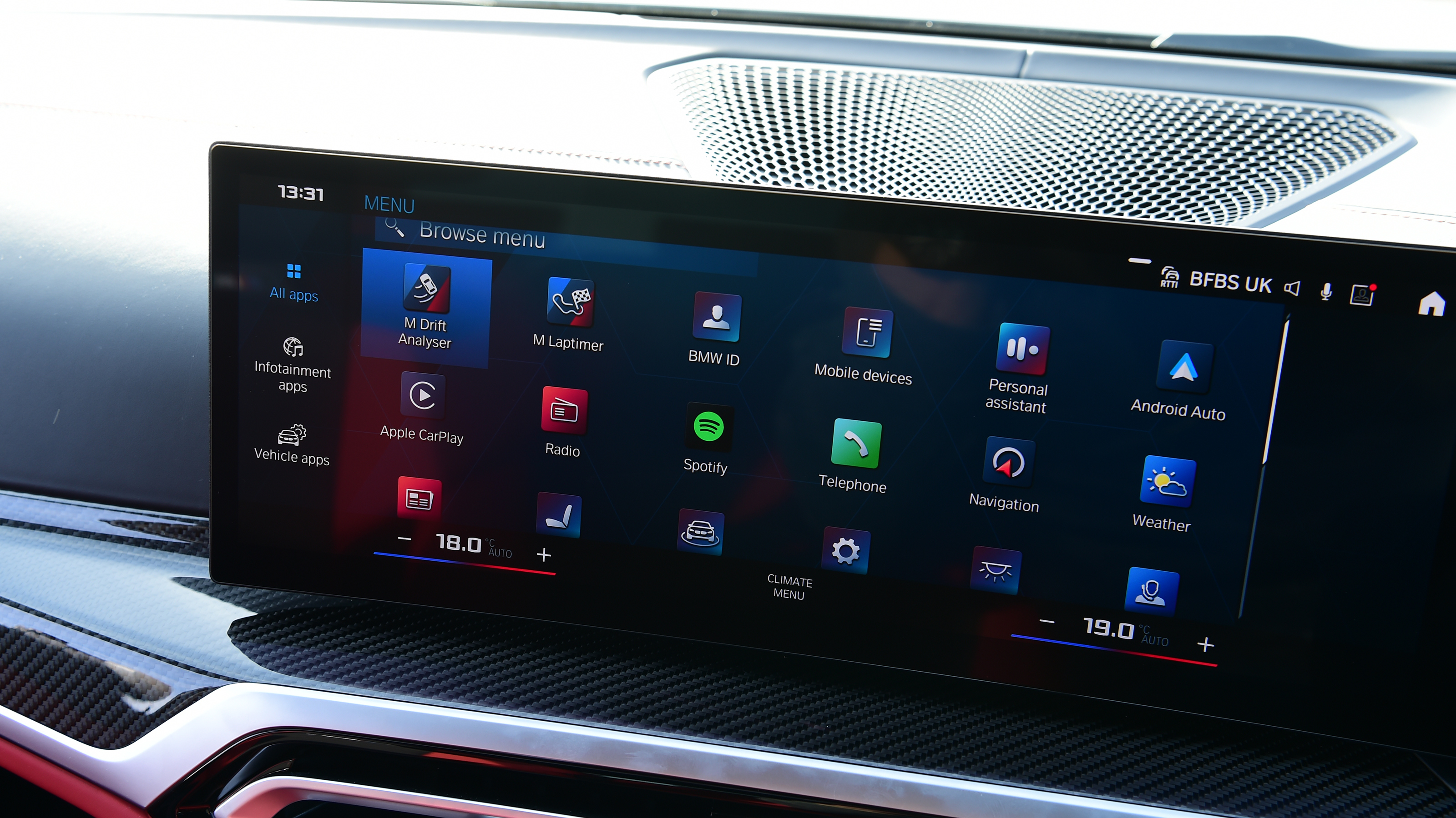 Audi RS 4 Avant vs BMW M3 Touring - BMW infotainment 