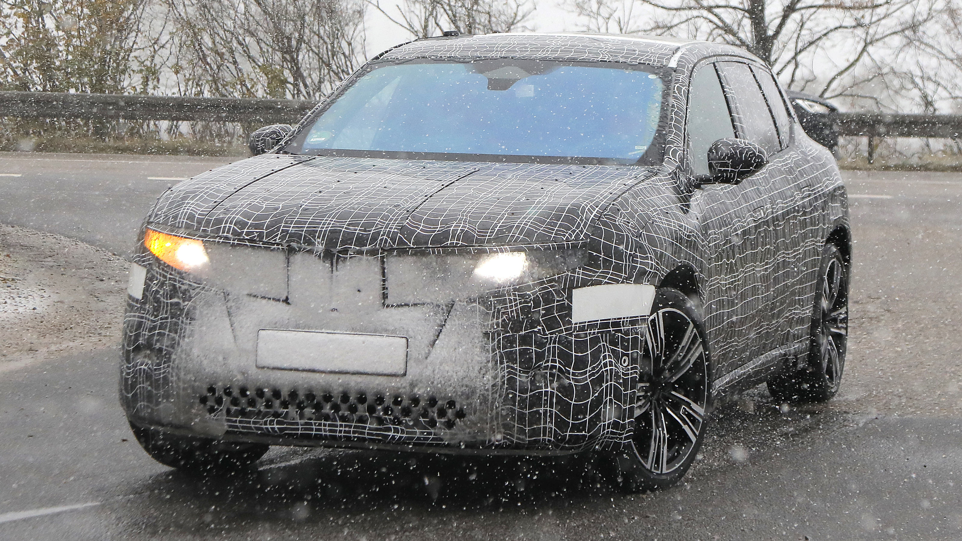 BMW Neue Klasse SUV - front cornering 