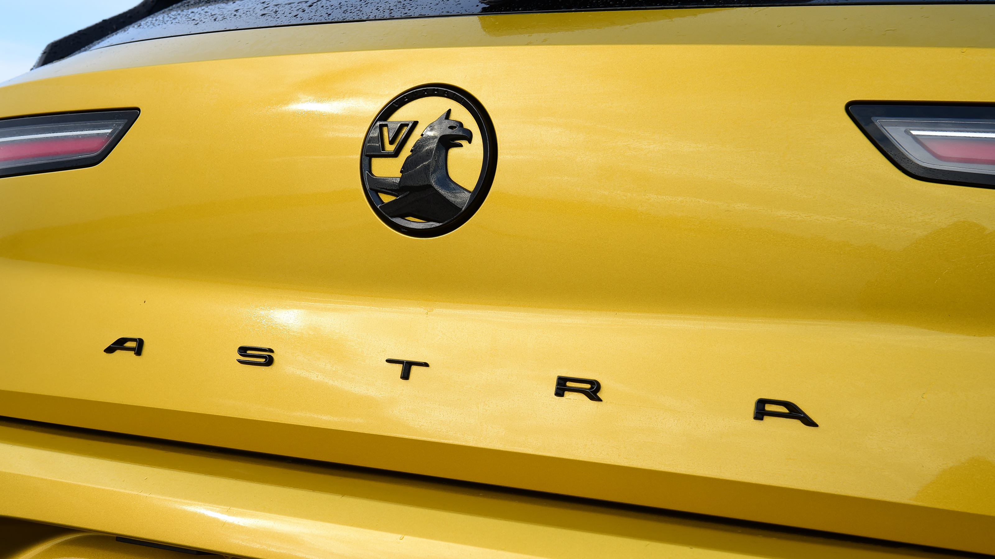 Vauxhall Astra - tailgate badging