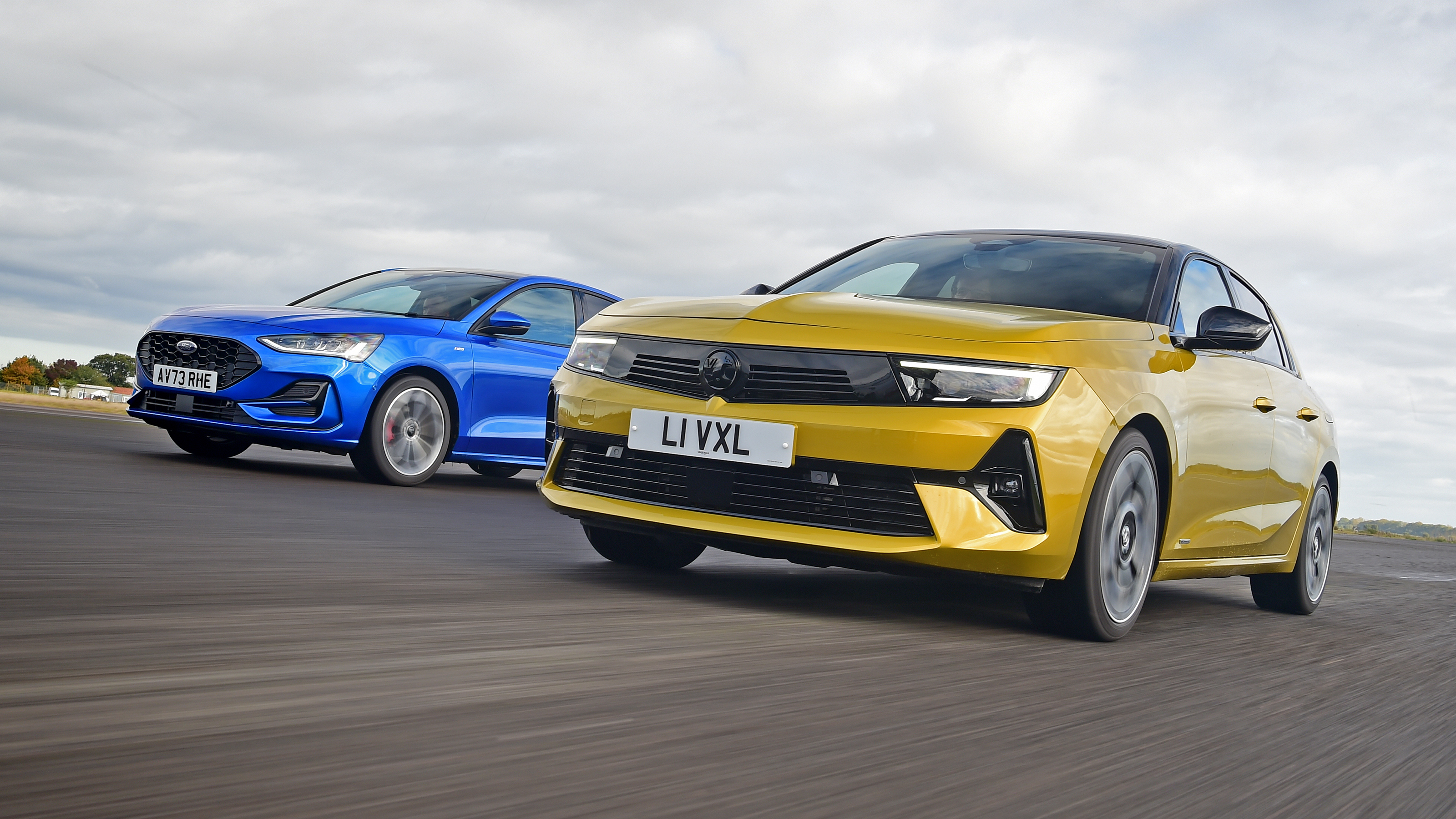 Ford Focus and Vauxhall Astra - front tracking