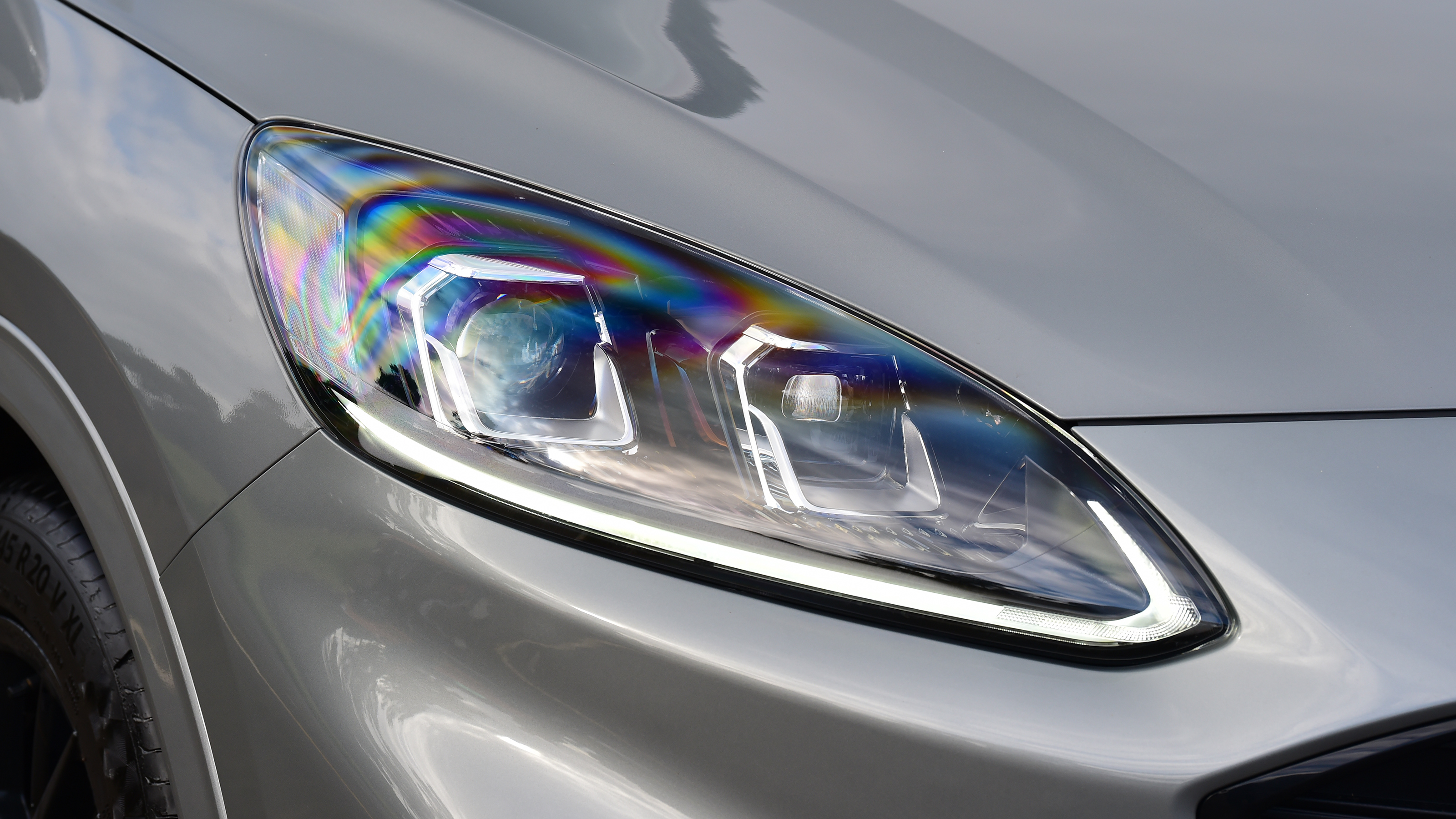 Ford Kuga - headlight