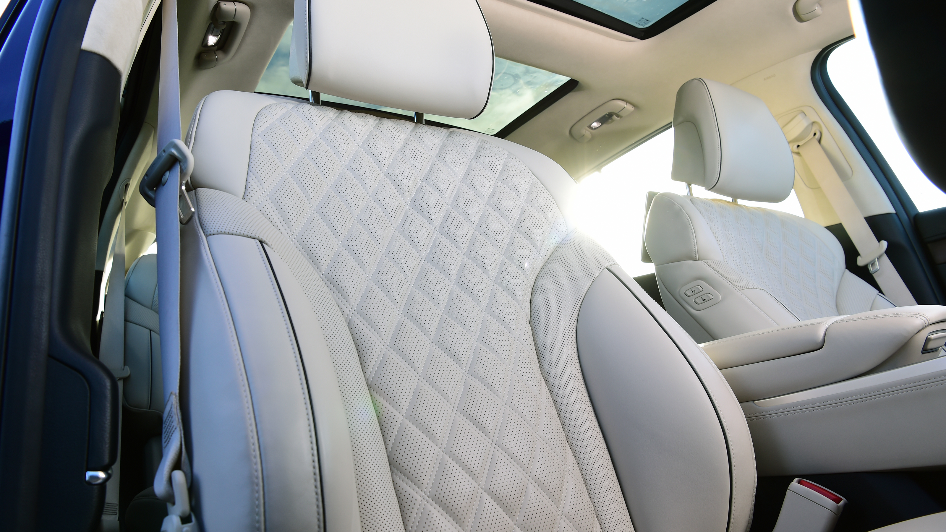 Genesis GV80 - front seats