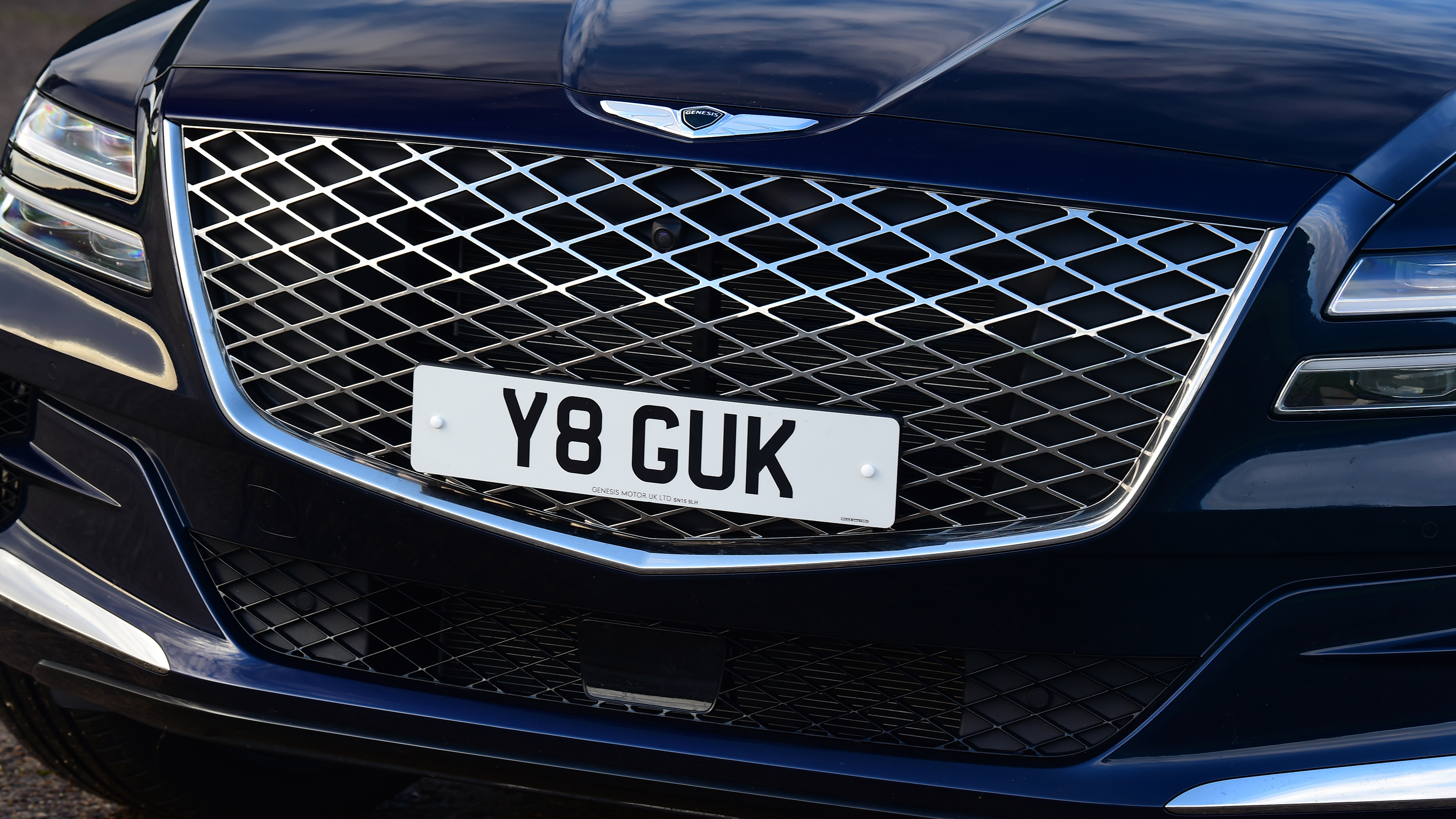 Genesis GV80 - front grille