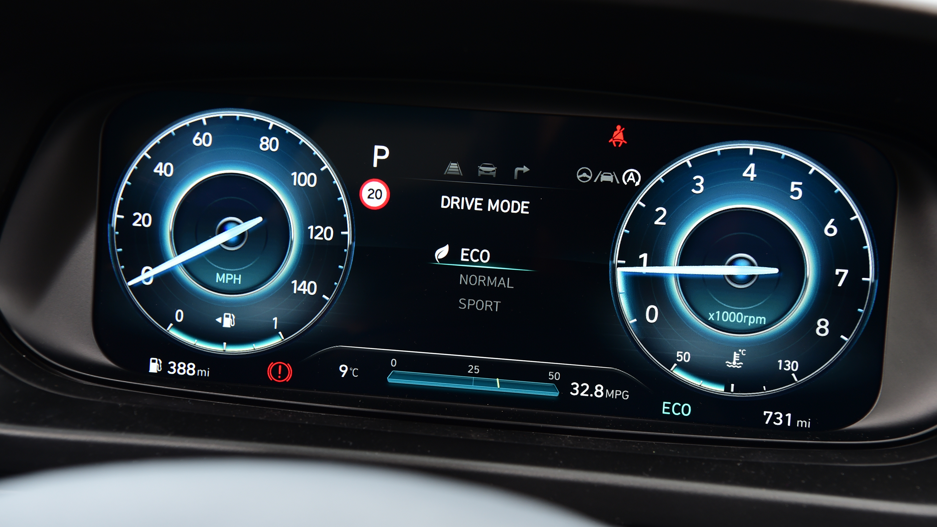 Hyundai i20 - dashboard dial screen in eco mode