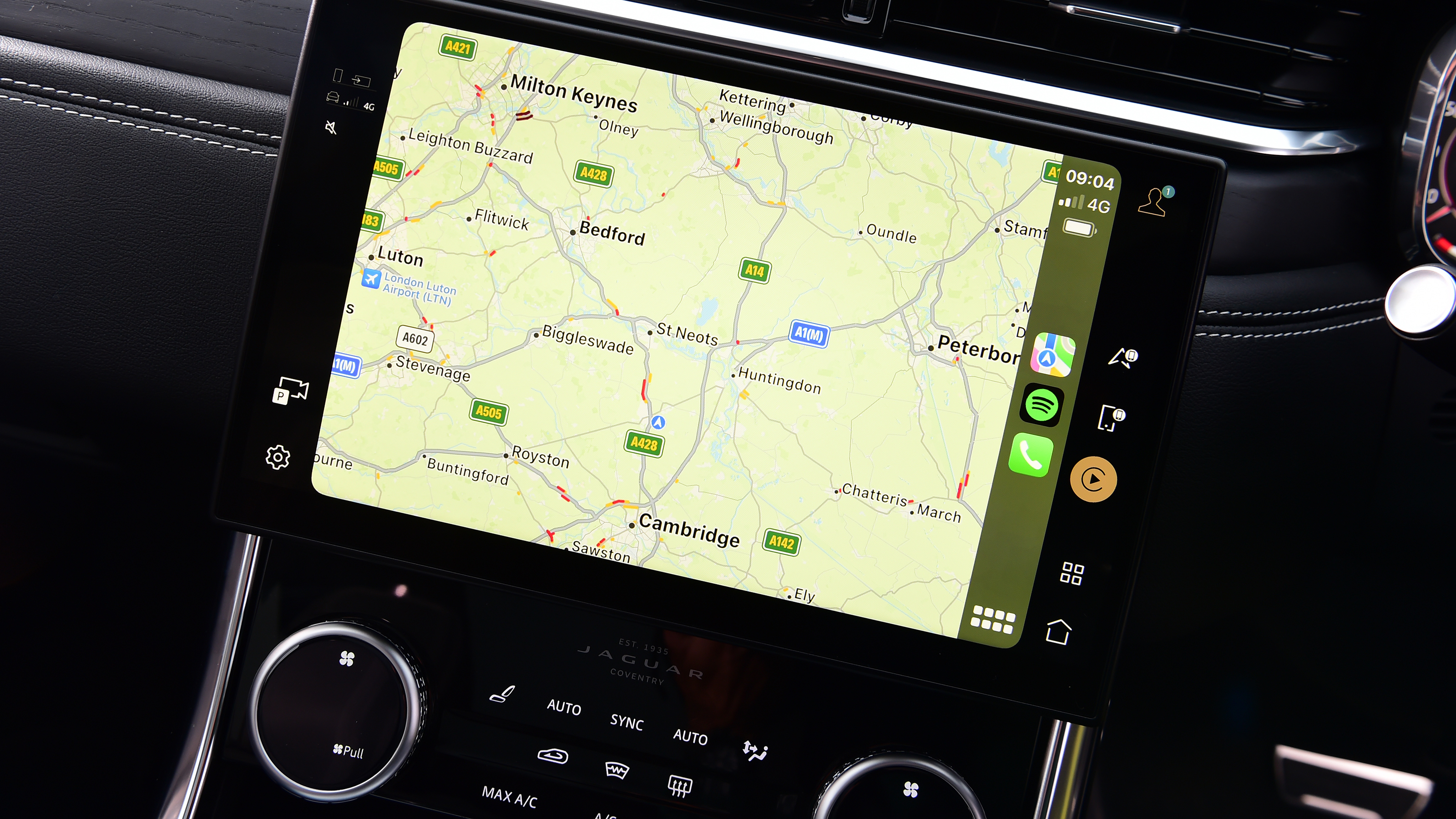 Jaguar XF Sportbrake - infotainment screen