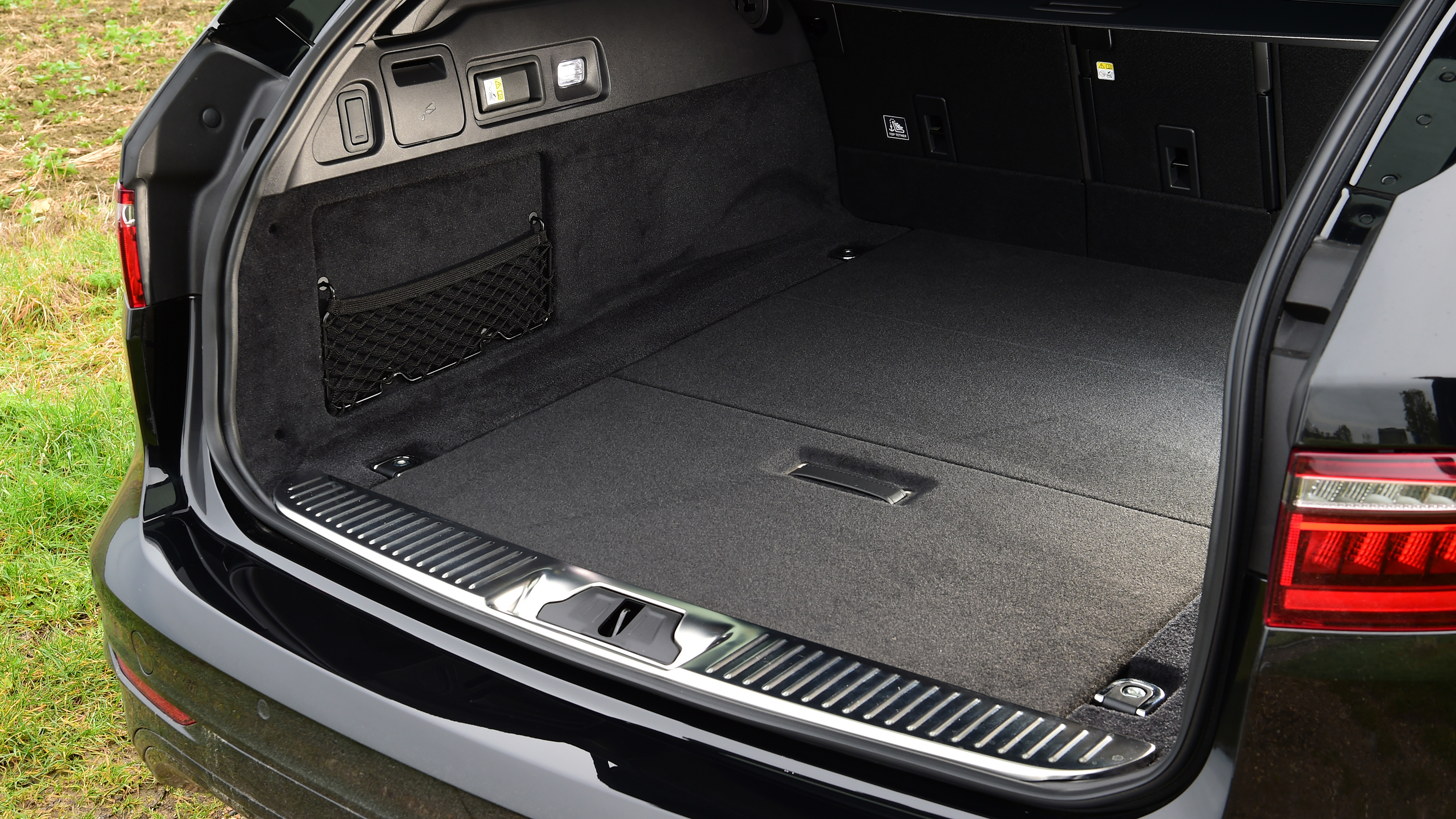 Jaguar XF Sportbrake - boot