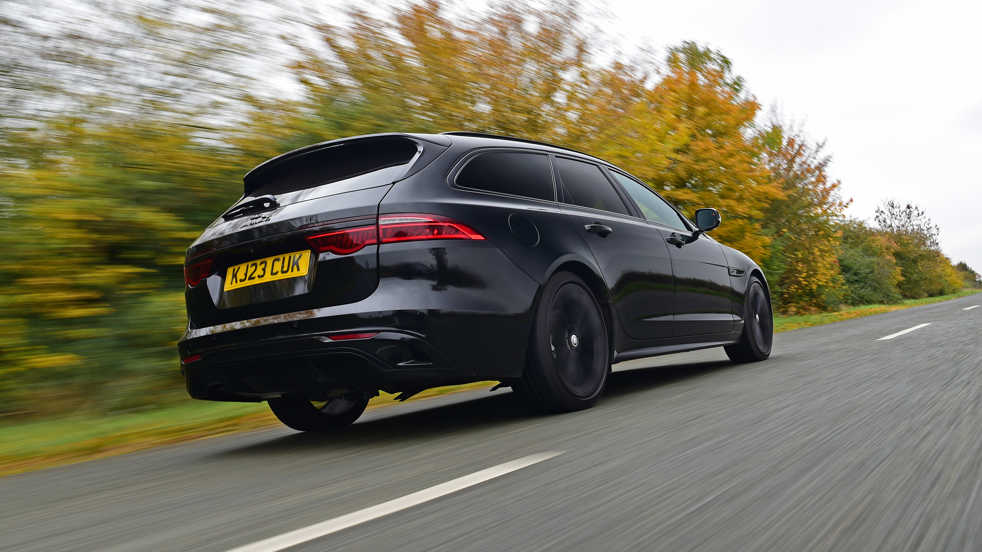 Jaguar XF Sportbrake - rear tracking