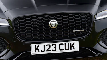 Jaguar XF Sportbrake - front grille