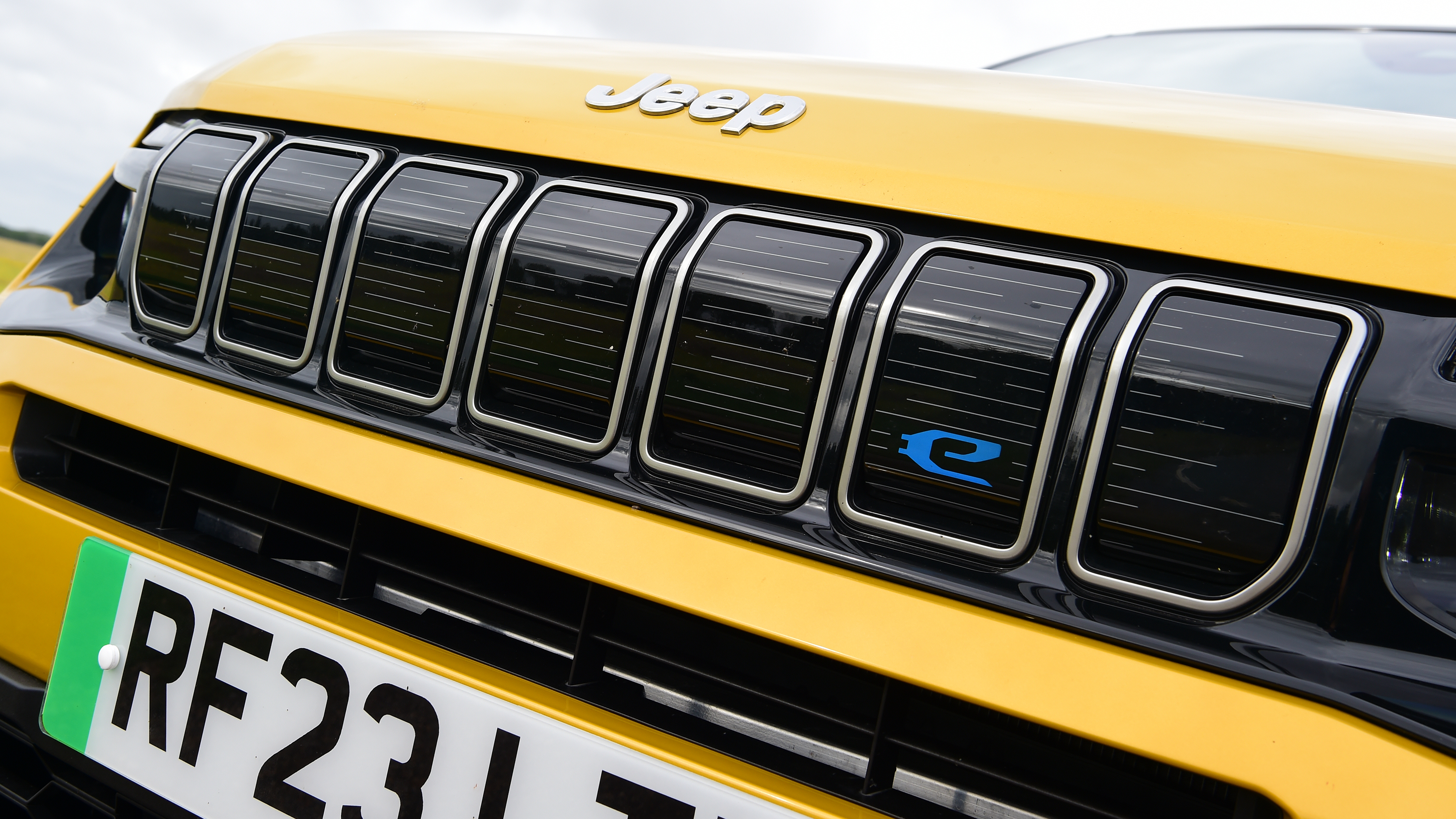 Jeep Avenger - front grille