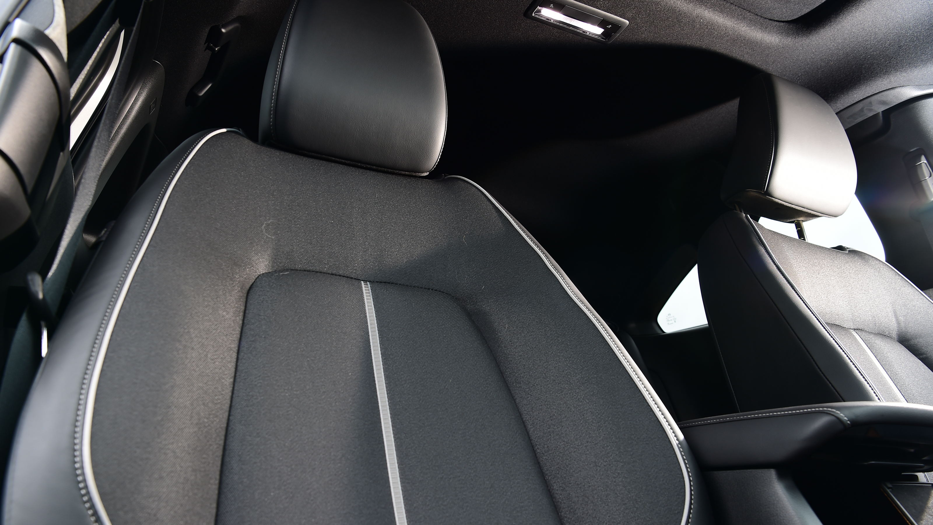 Mazda MX-30 - front seats