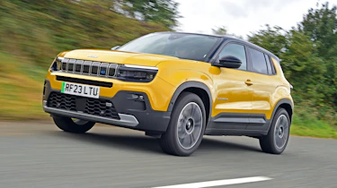 Jeep Avenger - front tracking