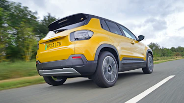 Jeep Avenger - rear tracking