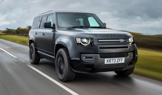 Land Rover Defender 130 Outbound D300 AWD - front tracking