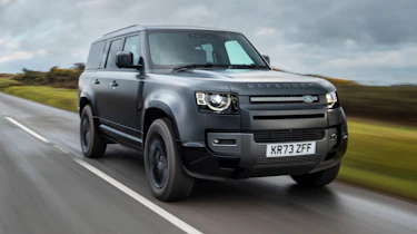Land Rover Defender 130 Outbound D300 AWD - front tracking