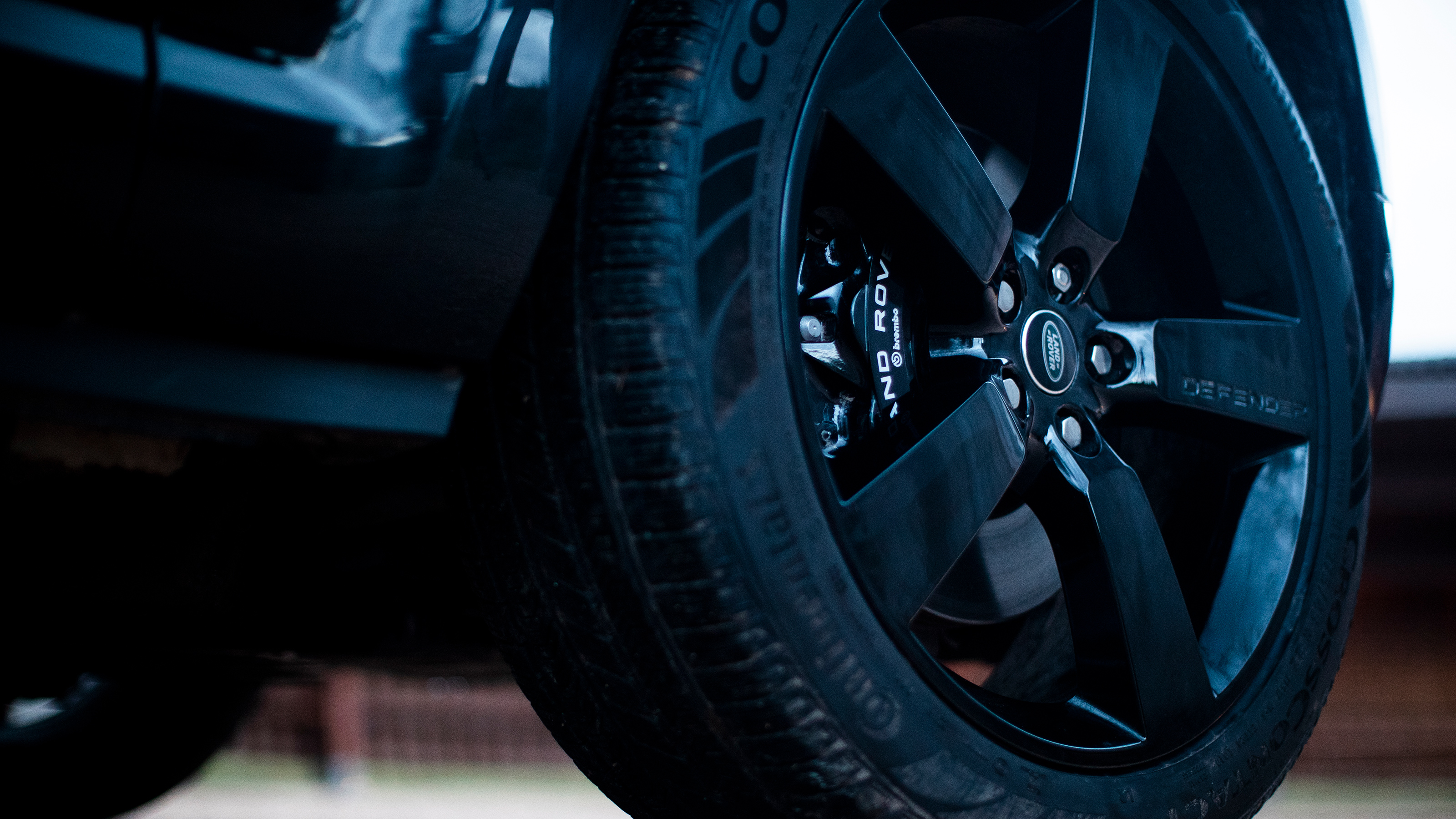 Land Rover Defender 130 P500 AWD - clean wheel
