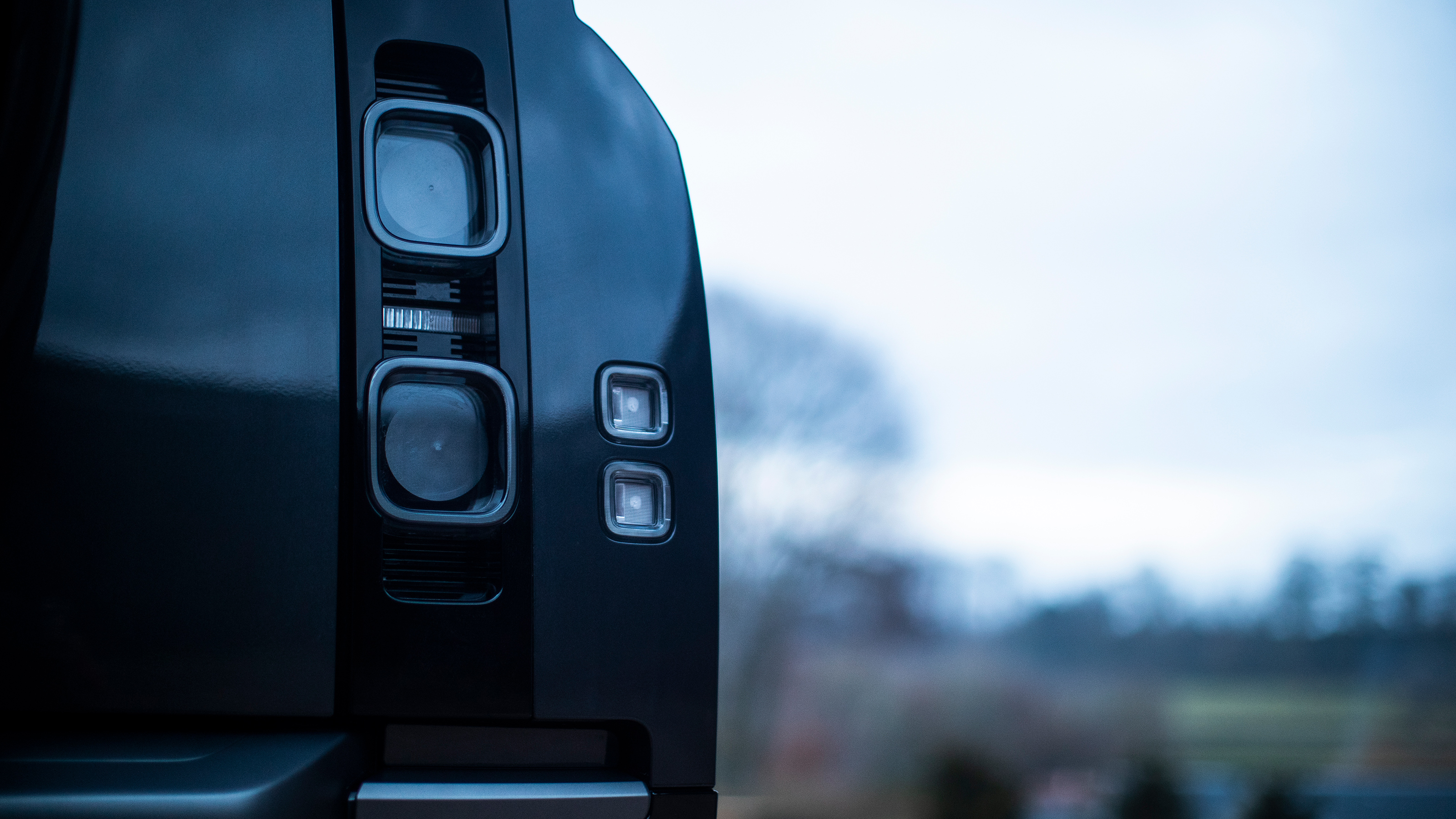 Land Rover Defender 130 P500 AWD - tail lights