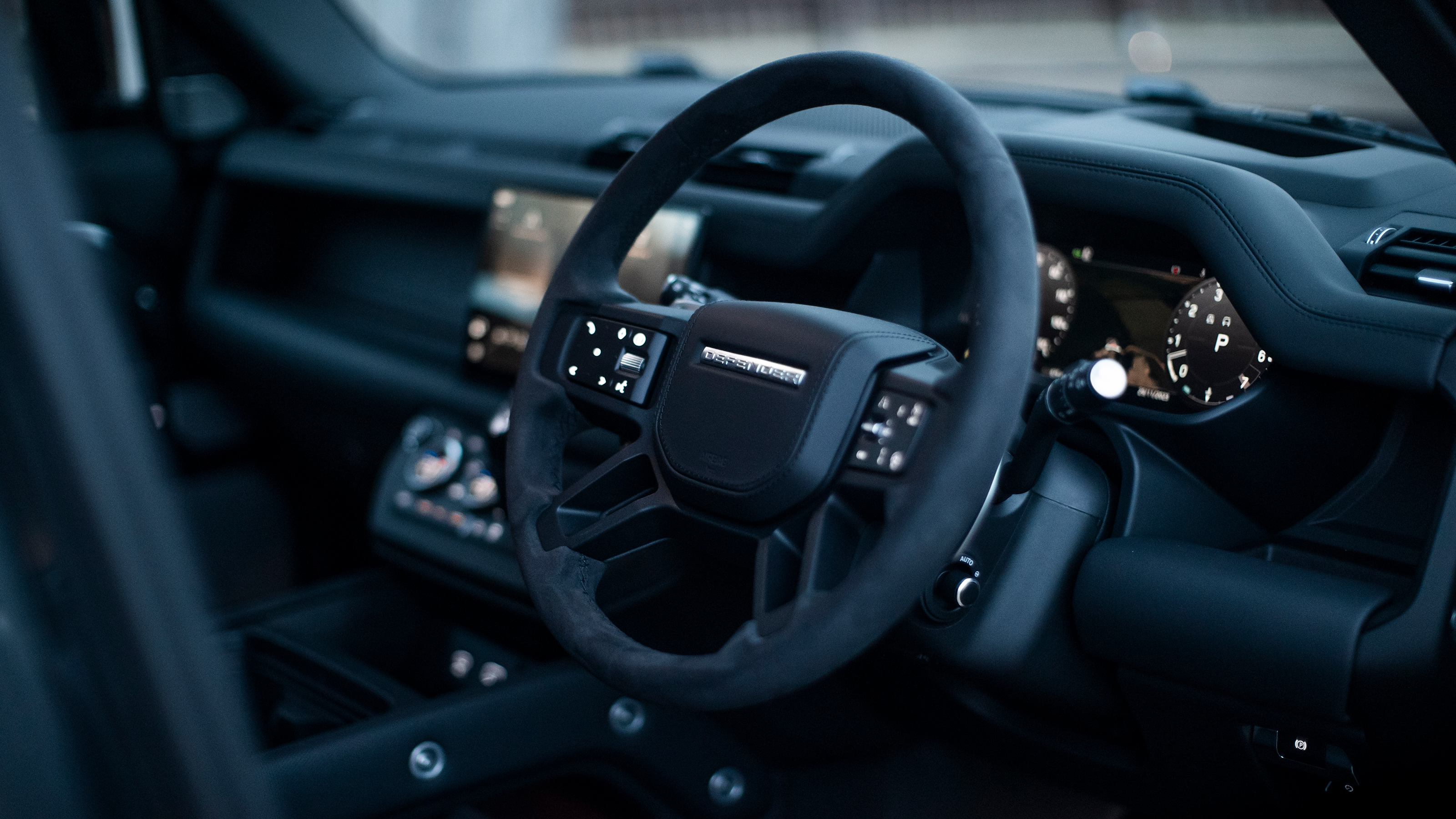 Land Rover Defender 130 P500 AWD - steering wheel